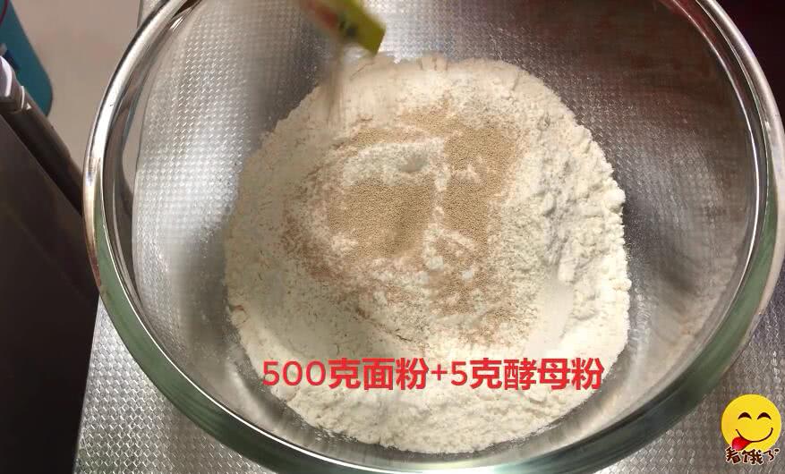 面粉不要蒸馒头包饺子了，加5个鸡蛋简单做，出锅比面包蛋糕还香