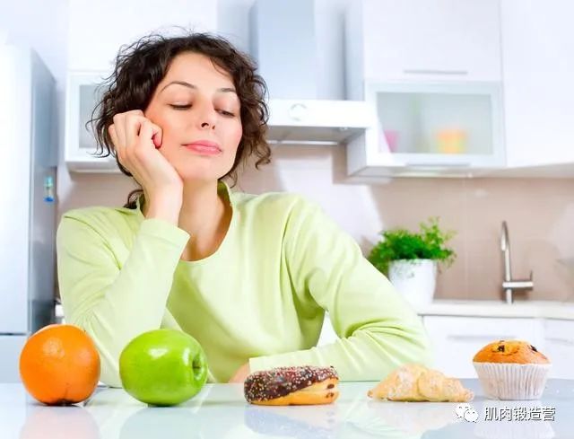 一味的节食瘦身，最后可能会适得其反，患上神经性贪食症