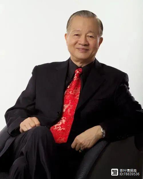 曾仕强说：“无论谁帮了你，你一定要给他送礼，他不收，你也要送，送和没送有天壤之别。”