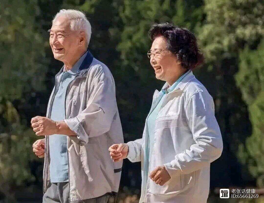 人老了，不能光靠运动和喝水，60岁后，这4条长寿原则“要记牢”