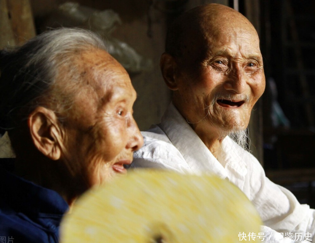 人活多久，耳朵会告诉你？调查发现：长寿的人，耳朵会有3个特征